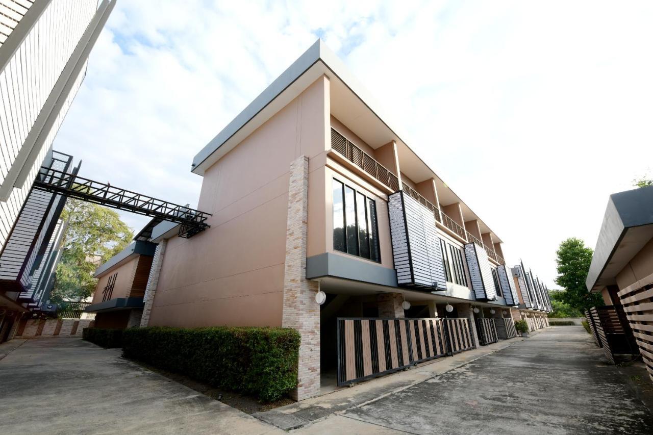 Sriracha Hotel And Spa Ban Huai Yai Phrom Zewnętrze zdjęcie